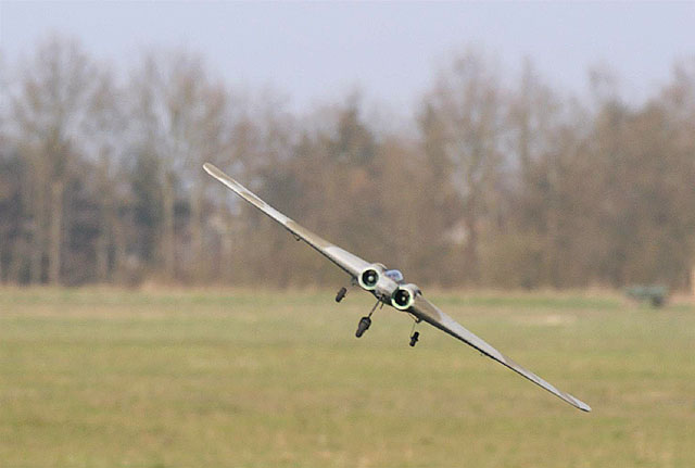 fly2air.com - Mini-Horten-9 fliegen