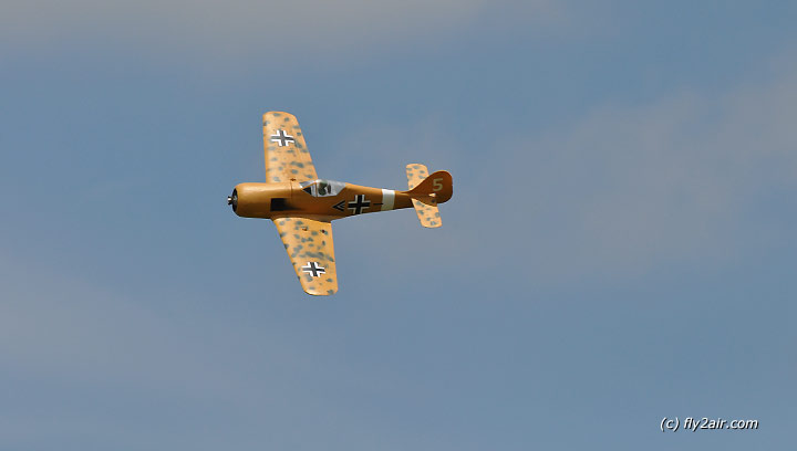 Mini FW-190A im Flug