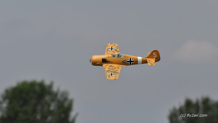 Mini FW-190A im Flug