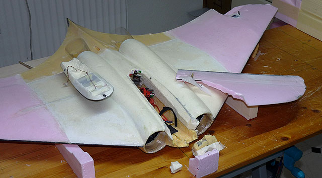 fly2air.com - Horten-9 V3 P2 mit Schubrohren