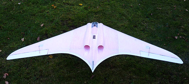 fly2air.com - Horten-9 V3 P3 mit Schubrohren